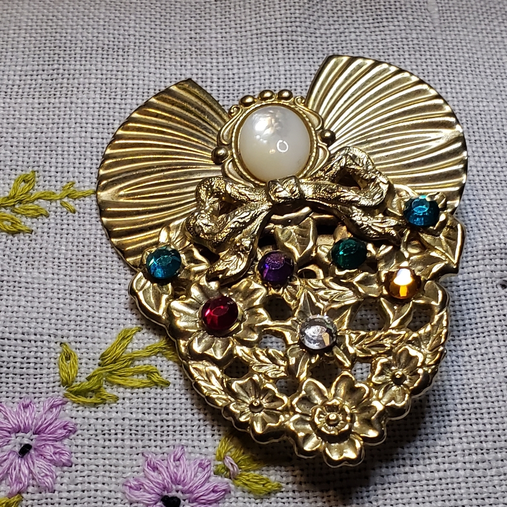 Vintage 1999 "Jane-Angels Of Love" (AOL) Goldtone Floral Angel Stamped & Signed